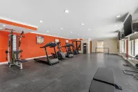 Best Western Plus La Mid-Town Hotel - Gym