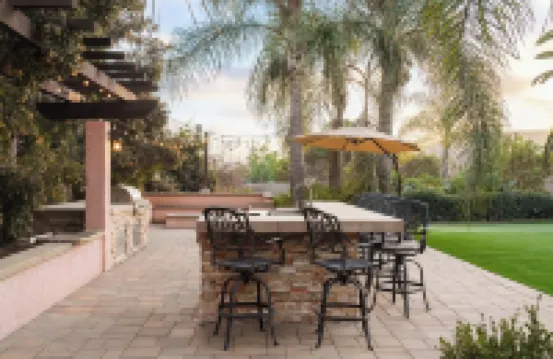 Stunning Private Resort with a Pool and Hot Tub