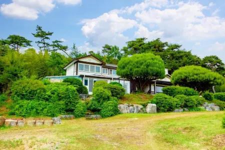 Happy World Pool Villa Отели рядом с достопримечательностью «옥천암»