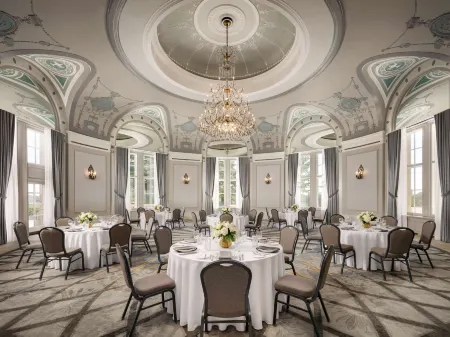 Fairmont Hotel Macdonald Отели рядом с достопримечательностью «Университет Альберты»