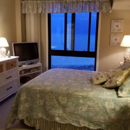 Sea Colony oceanfront 7th floor, sleeps 6, owner-listed.