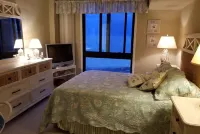 Sea Colony oceanfront 7th floor, sleeps 6, owner-listed.