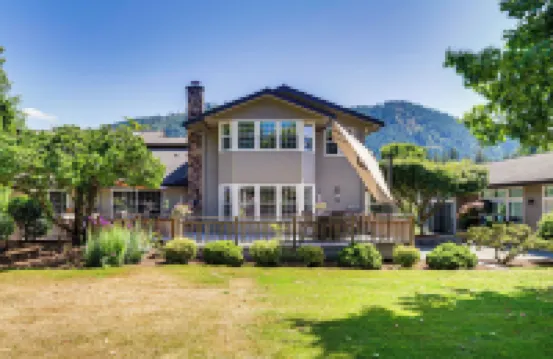 Private Pond & Indoor Pool: Grand Arlington Villa! Hotel di 