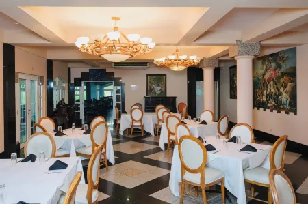 Las Olas Beach Resort