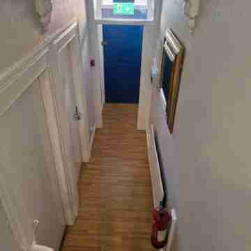 Cosy 5 Bedroom Property near Botanic Avenue - 5-10 Minute Walk from City Centre Others