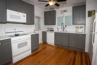 2 bdr historic house located one block/walking distance to downtown St. Joe!