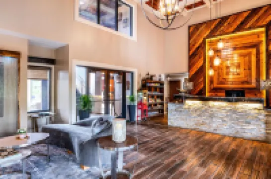 Aiden by Best Western @ Warm Springs Hotel and Event Center