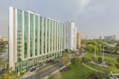 Delfines Hotel & Convention Center فنادق في 