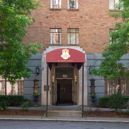 The Baroness Hotel Отели рядом с достопримечательностью «Сиетл Центр»