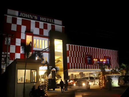 John's Hotel Отели рядом с достопримечательностью «Pantai Warna Kota Kupang NTT»