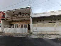 Rasfa Homestay Syariah Hotels in Klojen Subdistrict