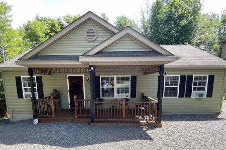 Exhale by the Fire at Crestview Cottage, 3-person Canoe Included