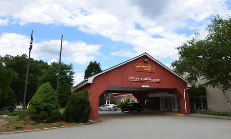 Sturbridge Host Hotel and Conference Center Отели в г. Стербридж