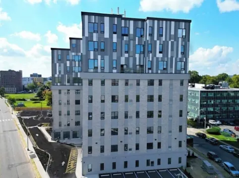 Bright & Bold with NYC Views, Sleep 13, Park 2 cars FREE, 3BR, 3Bath