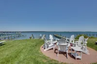 Beautiful Colonial Home on the Choptank River - parking
