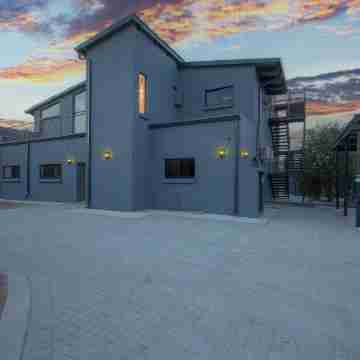 Giraffe Oasis - Kruger Luxury Family Villa: 5-BRs WiFi & AC in Marloth Park Hotel Exterior