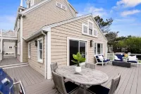 "Lighthouse" - Ocean Views - Walk to Beaches - 4B, 3.5Ba - Scituate Harbor
