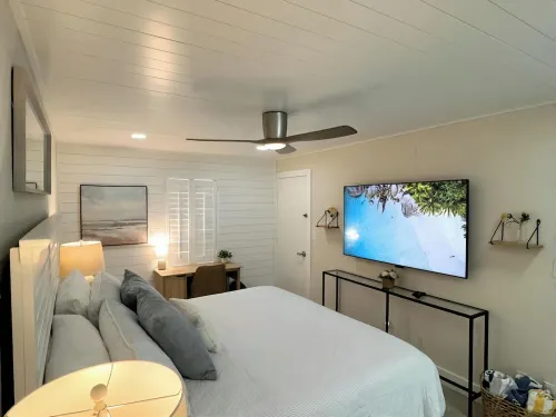 New Amazing Villa on water in charming Captiva