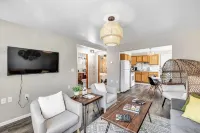 Winery Access and Cozy Bonus Space - Charming Getaway