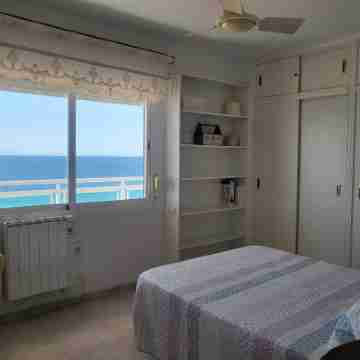 New apartment in first line of beach. Rooms