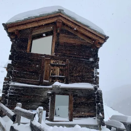 Gmachje - a cozy Tiny House in Findeln with ski-in/ski-out access