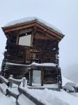 Gmachje - a cozy Tiny House in Findeln with ski-in/ski-out access
