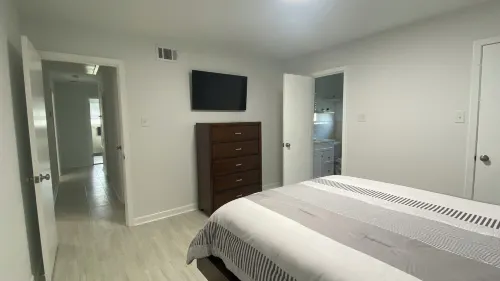 Charming 4 bedroom super clean and safe in Metairie newly remodeled WiFi & AC