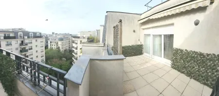 Près de L'ile St Germain, grand 3 Pièces ensoleillé Avec terrasse Отели рядом с достопримечательностью «Museum of Playing Cards»