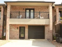 2027- 3-bedroom condo with comfort & amenities near Resturant’s & shopping. Hotels in DeRidder