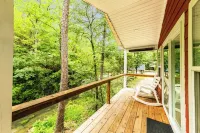 Pam's Treehouse Cabin #3 - Cozy Cabin Right on a Creek!