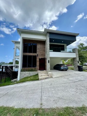 Spacious 4-bedroom house with private pool AC in welcoming in Roatan Honduras