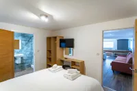 Errwood; woodland lodge for 14 with 2 hot tubs in the Staffordshire Moorlands