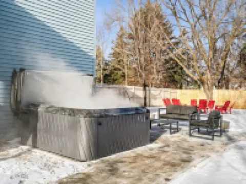 Champions' NSC Retreat HotTub Grill FirePit Fenced Hotels in Blaine