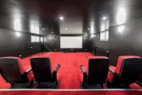 6 bedroom villa with swimming pool