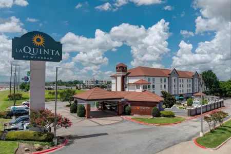 La Quinta Inn & Suites by Wyndham Sherman