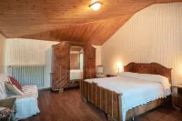 House surrounded by greenery between Civita di Bagnoregio, Orvieto and Bolsena