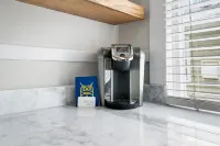 Spacious Open Plan and Serene Porch Views - Charming Tranquil Retreat