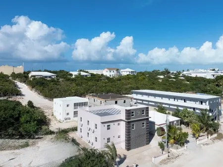 Newly Built SJ Residences 104–Modern 1-Bd in Venetian, Just Minutes to the Beach Отели в г. Венешиан Роуд Сетлемент