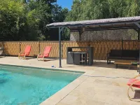 Gîte à la Campagne Dans un Parc Arboré Avec Piscine ノヴのホテル
