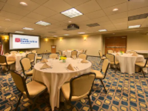 聖路易斯奧比斯波皮斯莫比奇希爾頓花園酒店 聖路易斯－奧比斯波縣酒店