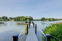 보트 램프와 함께 넓은 레이크 노먼 리트릿!