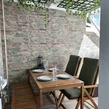 Espectacular Apartamento en el Centro con un Patio Maravilloso y Balcón! Dining/Meeting Rooms