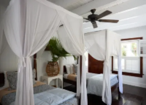 Hibiscus Hill Guest House - Elegant Garden Oasis, Pink Sand Bch 4 Bedroom Home