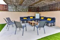 LAUNCH PROMO!  Detached house 12km from Avignon in a small village