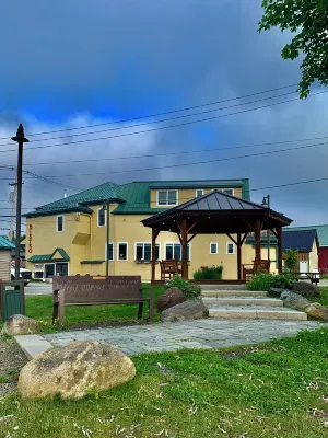 Luxury Lakeview Condo - Walk to Shops & Dining