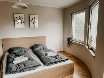 Central, spacious, close to the trade fair! BE2R Hotels in Stadtbezirke III