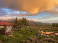 Stay in Grace: Beautiful Renovated Camper in Mountain Wine Country of Paonia
