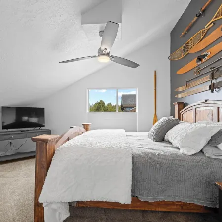 Ponderosa Pines Retreat, featuring 3 Beds and 3 Baths with Privacy Отели в г. Мак-Кол