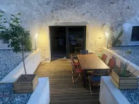 Quiet house surrounded by vineyards and overlooking the château. Hotels in Caillac