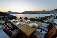 Award Winning Panoramic 4-bed/bath villa 100 m. from beach, pool, jacuzzi, sauna